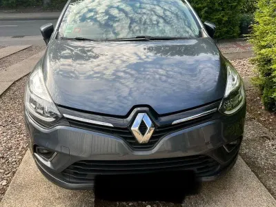 Używany Renault Clio V Collection 90 KM (66 kW) 2020 Szary Hatchback
