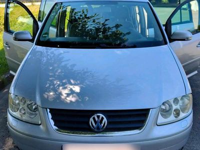 Second-hand VW Touran 150 CP (110 kW) 2005 Gri Monovolum