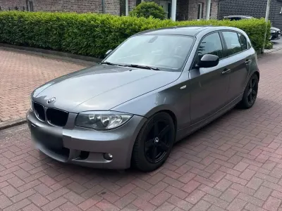 Gebraucht BMW 118 2011 Grau Kleinwagen