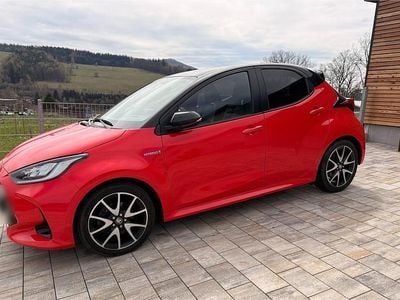 Usata Toyota Yaris Hybrid Edition 92 CV (67 kW) 2021 Rosso Utilitaria