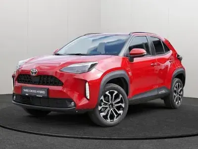Neu Toyota Yaris Cross 130 PS (95 kW) 2026 Rot SUV