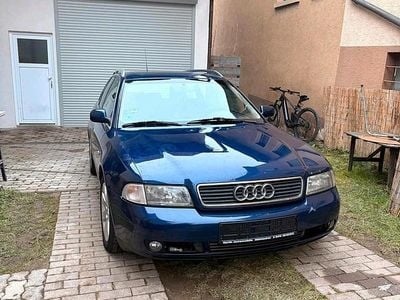 Blau Gebraucht 1998 Audi A4 Kombi | 1.450 € (Guter Preis)
