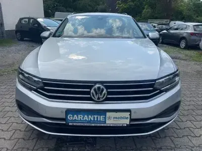 Gebraucht VW Passat 150 PS (110 kW) 2020 Silber Limousine