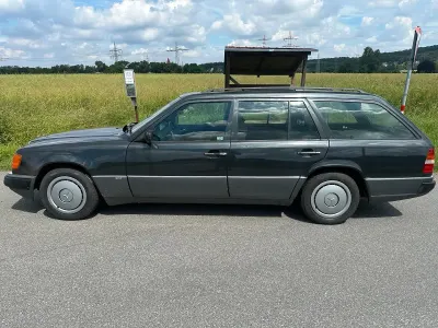 Gebraucht Mercedes E230 Sportline 132 PS (97 kW) 1992 Schwarz Kombi