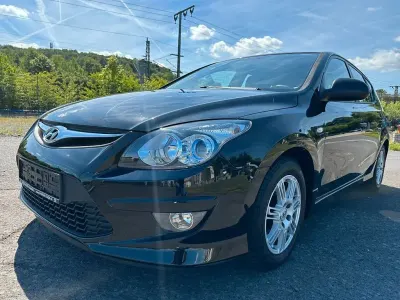 Gebraucht Hyundai i30 Classic 109 PS (80 kW) 2012 Schwarz Limousine