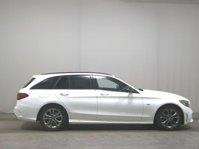 Begagnad Mercedes C220 AMG line 194 HK (142 kW) 2020 Vit Sedan