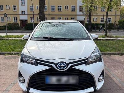Gebraucht Toyota Yaris 101 PS (74 kW) 2016 Weiß Kleinwagen