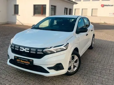 Gebraucht Dacia Sandero Essentiel 91 PS (66 kW) 2024 Weiß Limousine