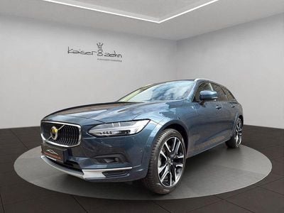 Second-hand Volvo V90 CC Ultimate 197 CP (144 kW) 2023 Albastru Break