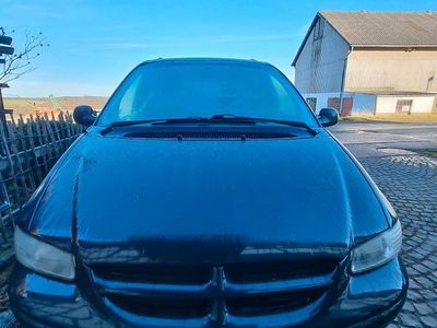 Schwarz Gebraucht 2000 Chrysler Voyager Van / Kleinbus | 800 €