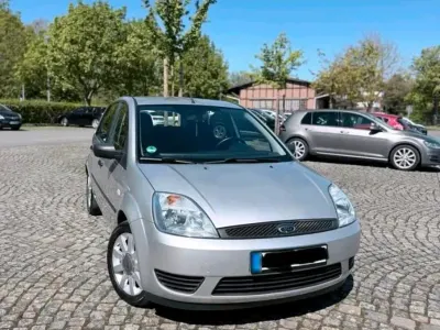 Gebraucht Ford Fiesta 80 PS (58 kW) 2004 Silber Kleinwagen