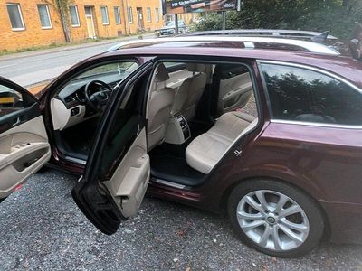 Gebraucht Skoda Superb 170 PS (125 kW) 2011 Rot Kombi