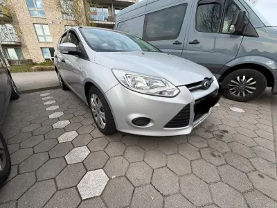 Gebraucht Ford Focus 100 PS (73 kW) 2014 Grau Kombi