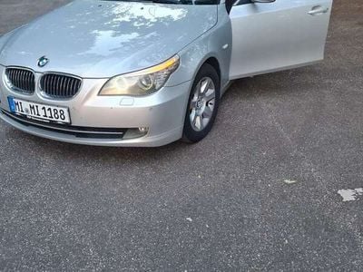 BMW 523
