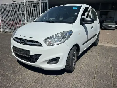 Gebraucht Hyundai i10 69 PS (50 kW) 2012 Weiß Kleinwagen