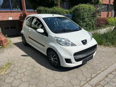 Gebraucht Peugeot 107 Style 68 PS (50 kW) 2011 Weiß Kleinwagen