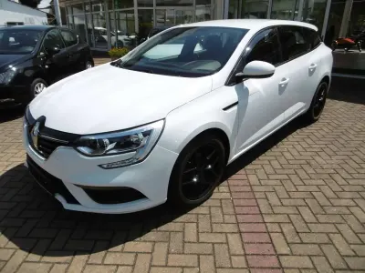 Gebraucht Renault Mégane Life 101 PS (74 kW) 2020 Weiß Kleinwagen