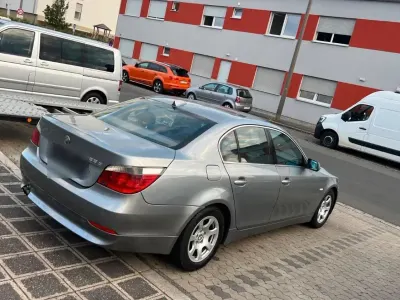 Gebraucht BMW 525 177 PS (130 kW) 2005 Grau Kleinwagen