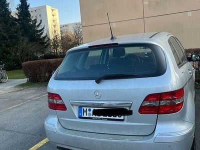 Usata Mercedes B200 140 CV (102 kW) 2009 Argento Monovolume