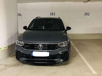 Gebraucht VW Tiguan R-line 150 PS (110 kW) 2023 Grau SUV