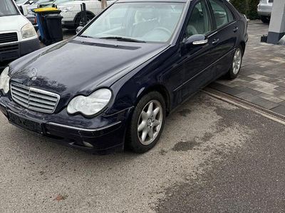 Second-hand Mercedes C270 Elegance 170 CP (125 kW) 2001 Albastru Berlinǎ