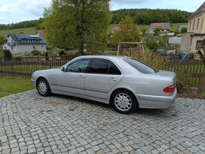 Gebraucht Mercedes E270 Elegance 177 PS (130 kW) 2001 Silber Limousine