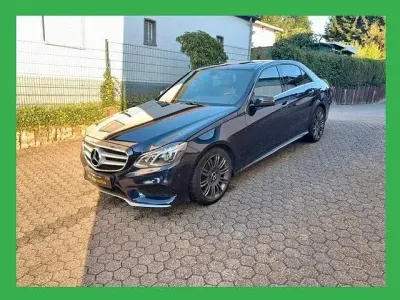 Gebraucht Mercedes E220 Sport 170 PS (125 kW) 2015 Blau Limousine