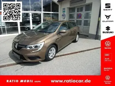 Gebraucht Renault Mégane IV Life 130 PS (95 kW) 2018 Braun Limousine