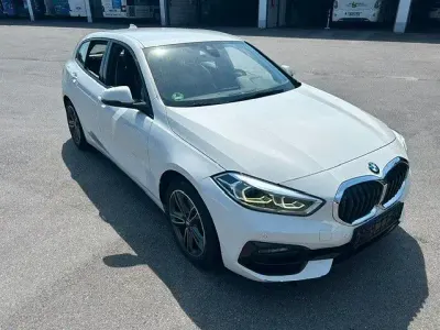 Gebraucht BMW 118 Sport Line 150 PS (110 kW) 2020 Weiß Kleinwagen