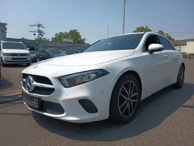 Gebraucht Mercedes A180 116 PS (85 kW) 2019 Weiß Limousine