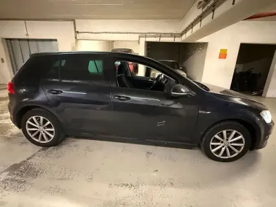 Gebraucht VW Golf VII LOUNGE 86 PS (63 kW) 2015 Schwarz Limousine