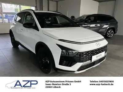 Neu Hyundai Bayon Blackline 90 PS (66 kW) 2026 Atlas white SUV