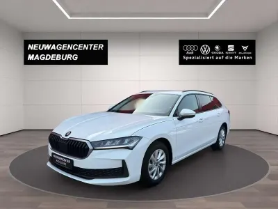 Gebraucht Skoda Superb Essence 150 PS (110 kW) 2025 Purity weiss Kombi