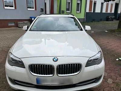 Gebraucht BMW 525 Sport Line 203 PS (149 kW) 2011 Weiß Kombi