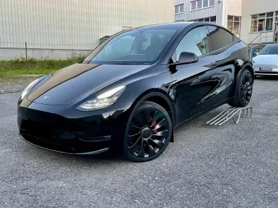 Usata Tesla Model Y Performance 392 kW (534 CV) 2024 Nero SUV