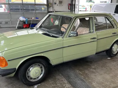 Gebraucht Mercedes 240 65 PS (47 kW) 1977 Grün Limousine