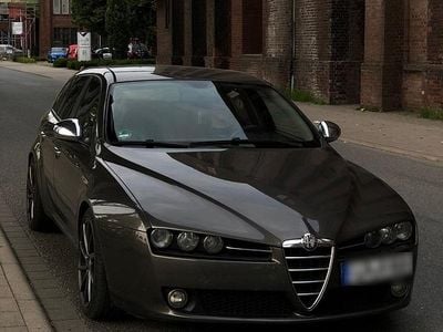 Grau Gebraucht 2009 Alfa Romeo 159 Kombi | 2.300 € (Guter Preis)