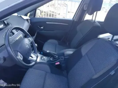Gebraucht Renault Scénic III 85 PS (62 kW) 2013 Weiß SUV