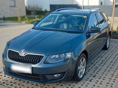 gebraucht Skoda Octavia 2.0 TDI Green tec DSG Elegance Combi...