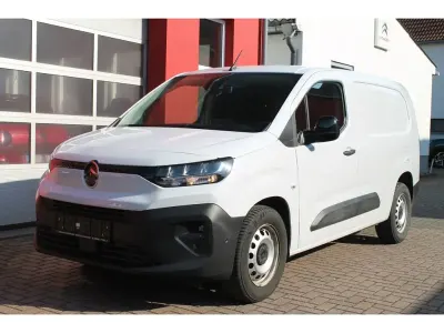 Gebraucht Citroën Berlingo 131 PS (96 kW) 2025 Lackierung weiss icy/deckende Van / Kleinbus