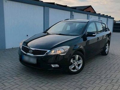 Second-hand Kia Ceed 125 CP (91 kW) 2011 Negru Hatchback