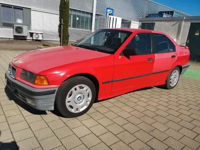 Gebraucht BMW 316 99 PS (72 kW) 1992 Rot Limousine