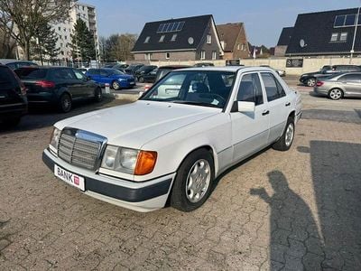 Gebraucht Mercedes 300 113 PS (83 kW) 1990 Weiß Limousine