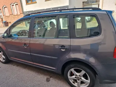 Gebraucht VW Touran 102 PS (75 kW) 2011 Braun Van / Kleinbus