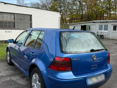 Usata VW Golf IV 101 CV (74 kW) 2000 Blu Berlina