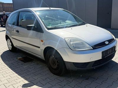 Second-hand Ford Fiesta 69 CP (50 kW) 2004 Gri Hatchback