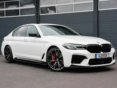 Gebraucht BMW 550 530 PS (389 kW) 2021 Alpinweiß iii Limousine