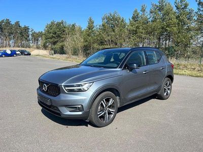 Usata Volvo XC40 R-Design Momentum 156 CV (114 kW) 2019 Argento SUV