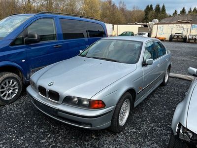 BMW 528