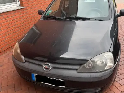 Używany Opel Corsa 43 KM (31 kW) 2002 Czarny Hatchback